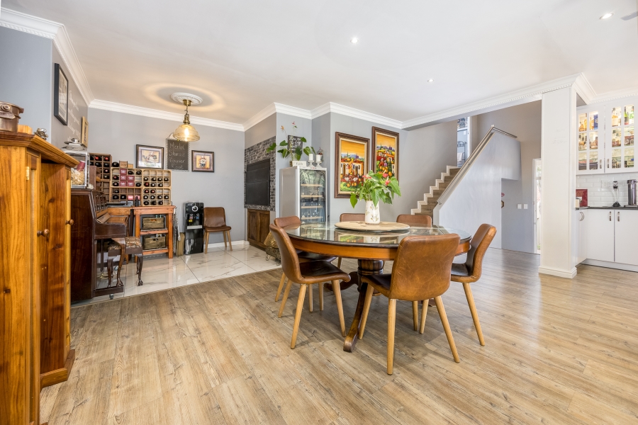 4 Bedroom Property for Sale in Van Riebeeckshof Western Cape